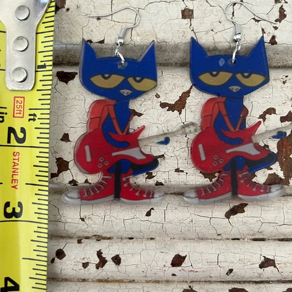 Brand new Pete the cat book inspired acrylic dangle earrings - Picture 3 of 3